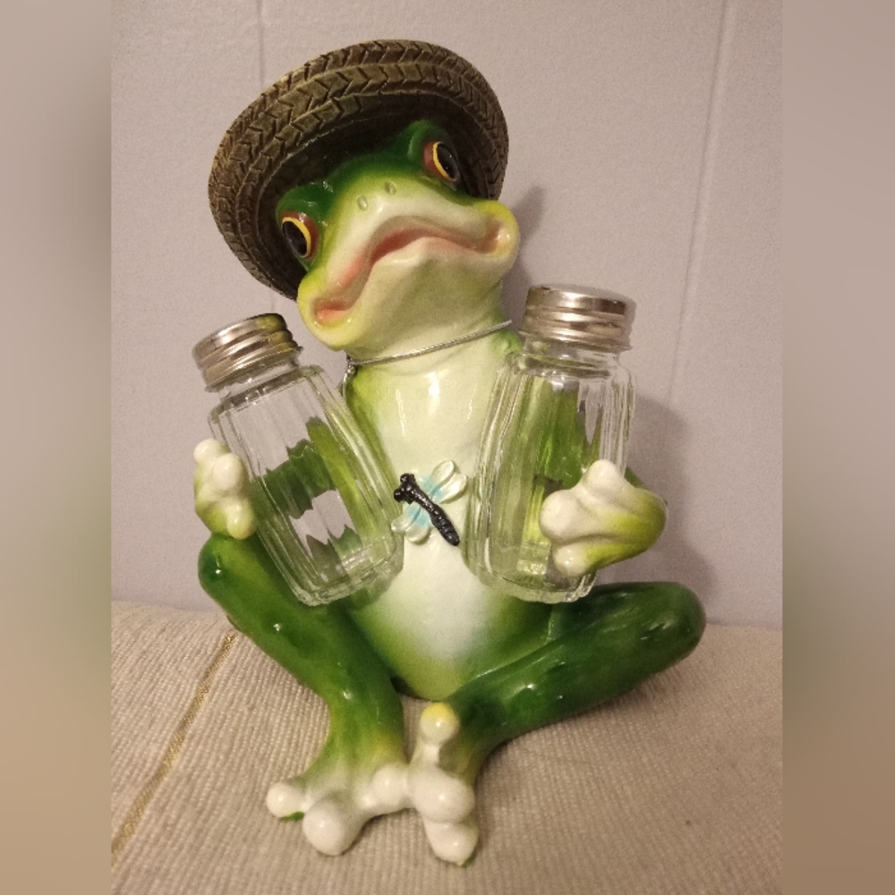 Frog Salt and Pepper Set